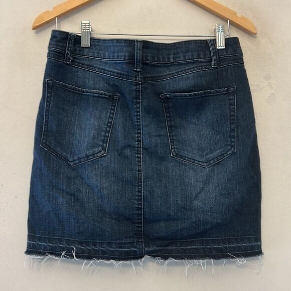 Rewash Distressed Denim mini skirt
Size 7 EUC - Picture 6 of 11